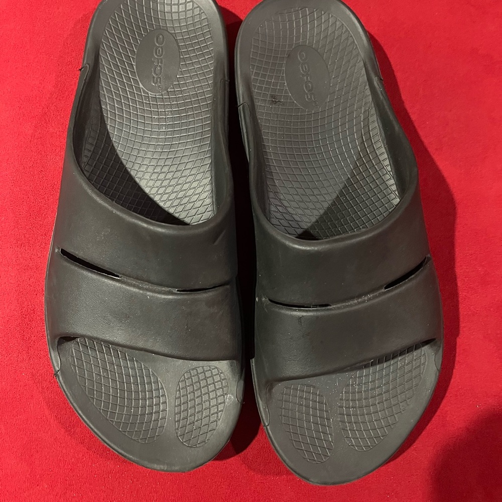 OOFOS Men's Black Slide Sandals